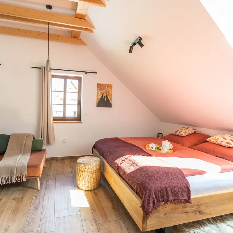 Manželská postel apartmán Podzim