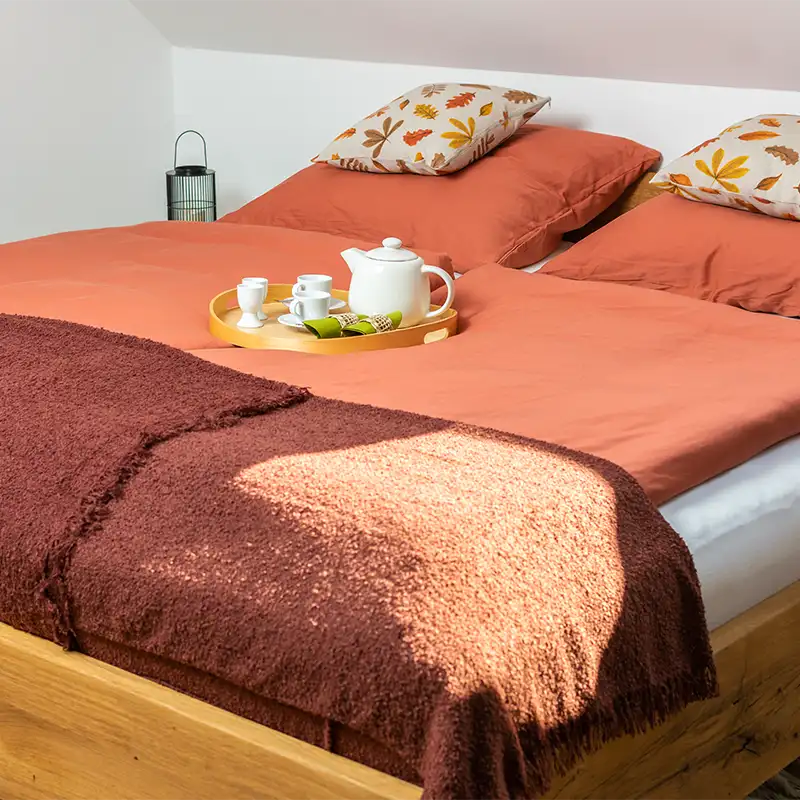 Manželská postel apartmán Podzim